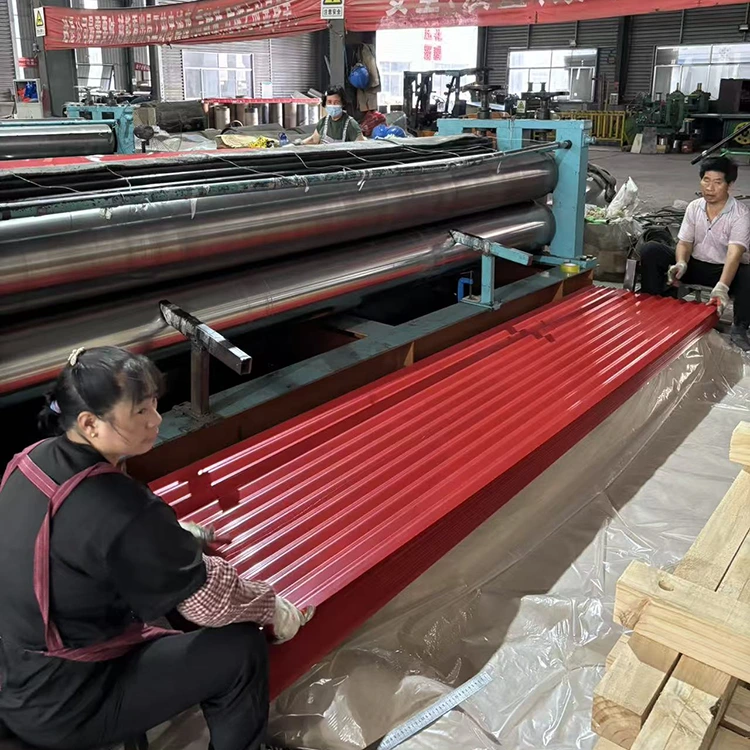 Färgbelagd korrugerad metalltak